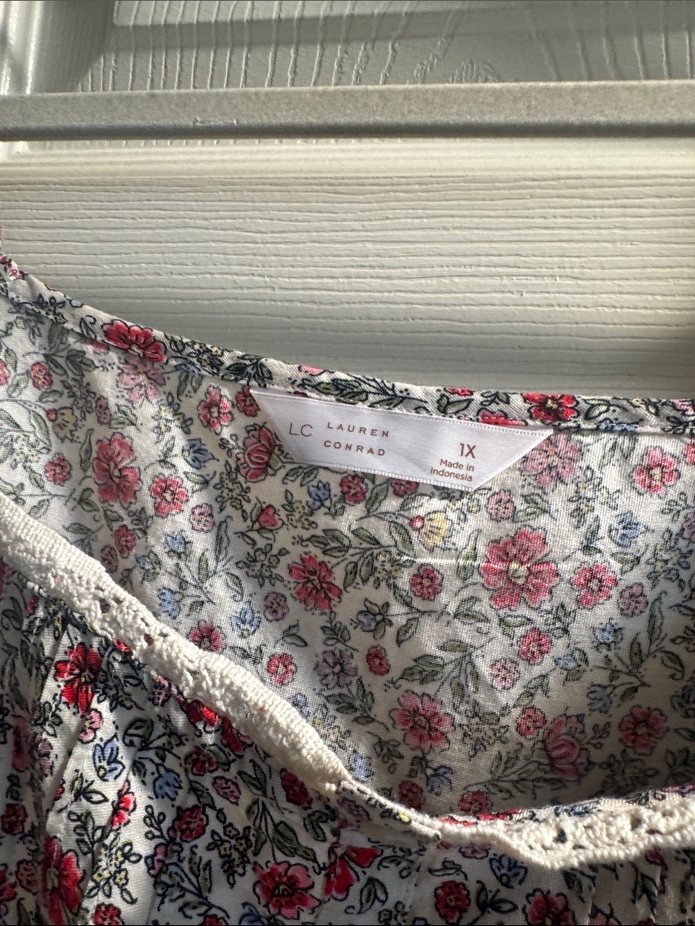 Lauren Conrad Floral Square-Neck Puff Sleeve Top - White with Red Floral-Size 1X - Picture 3 of 6